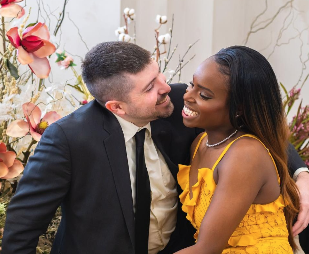 Feeling Swamped by Dating Apps and Profiles? Here's How to Begin Anew.