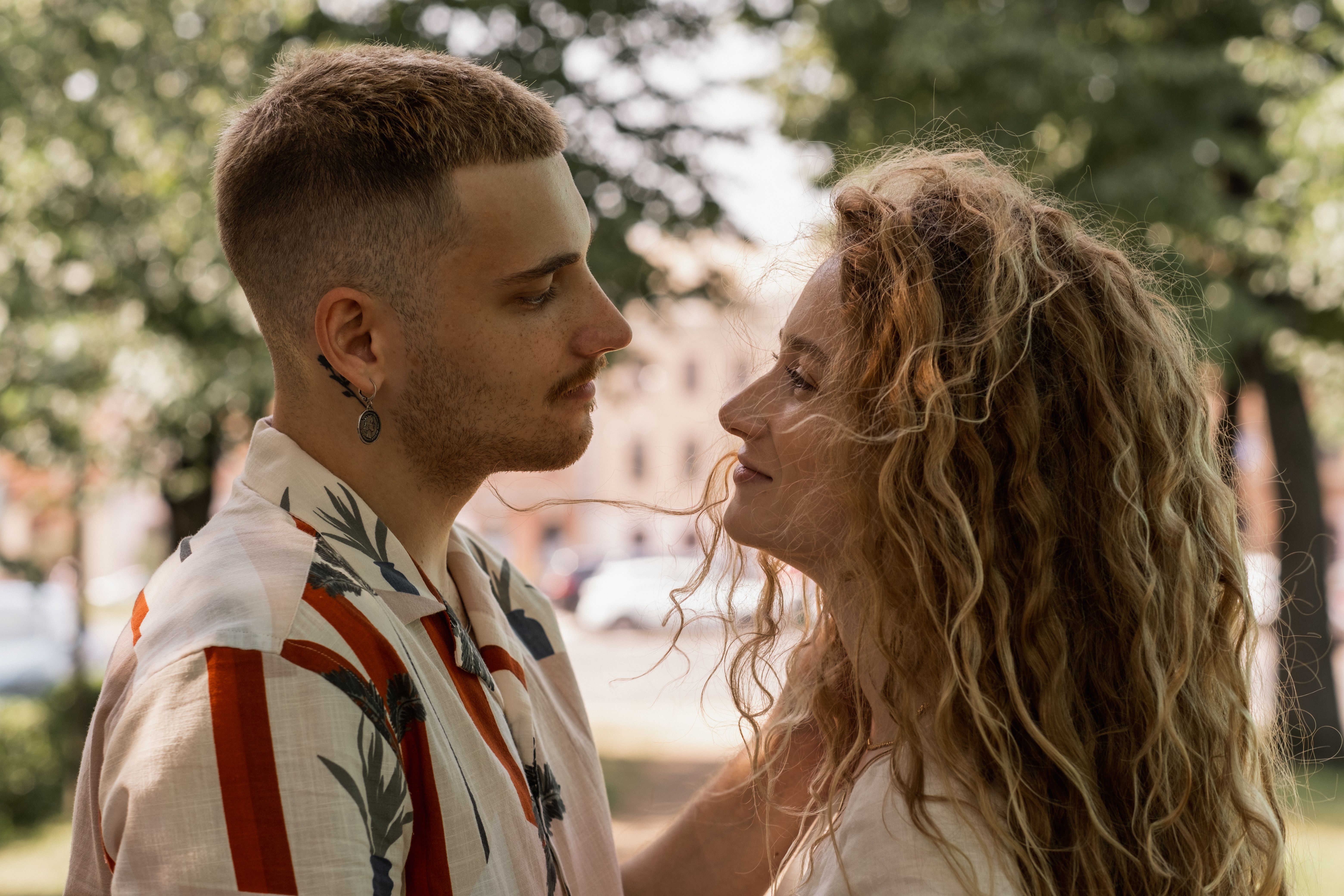 12 Signs He Wants to Kiss You Badly (And What to Do About It)