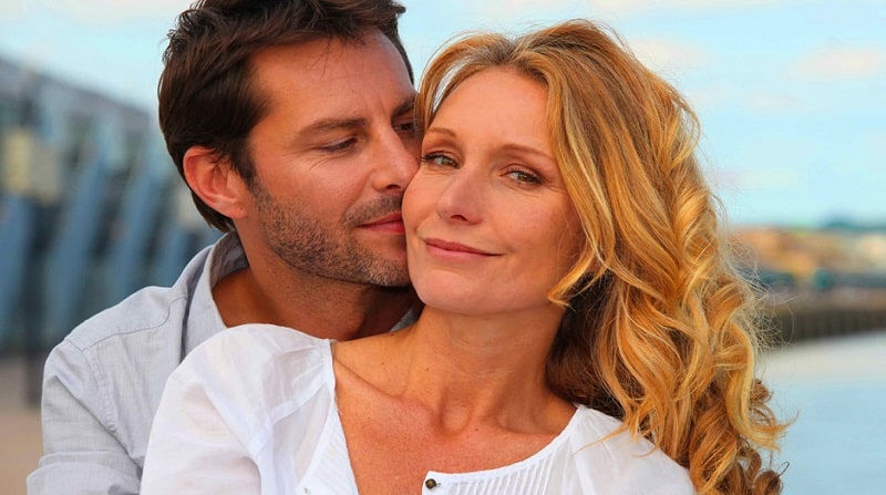 Older Woman Younger Man: Why It Works & How to Start Dating in 2026
