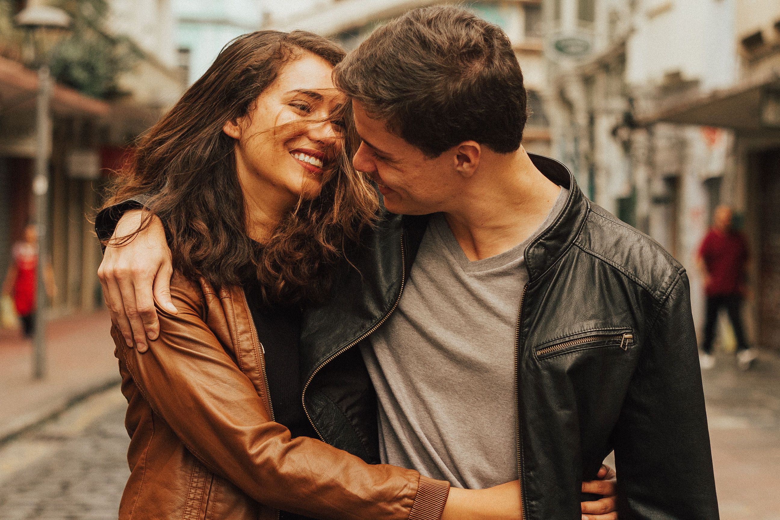 Dating an Only Child: 7 Things to Know Before You Fall Too Hard 