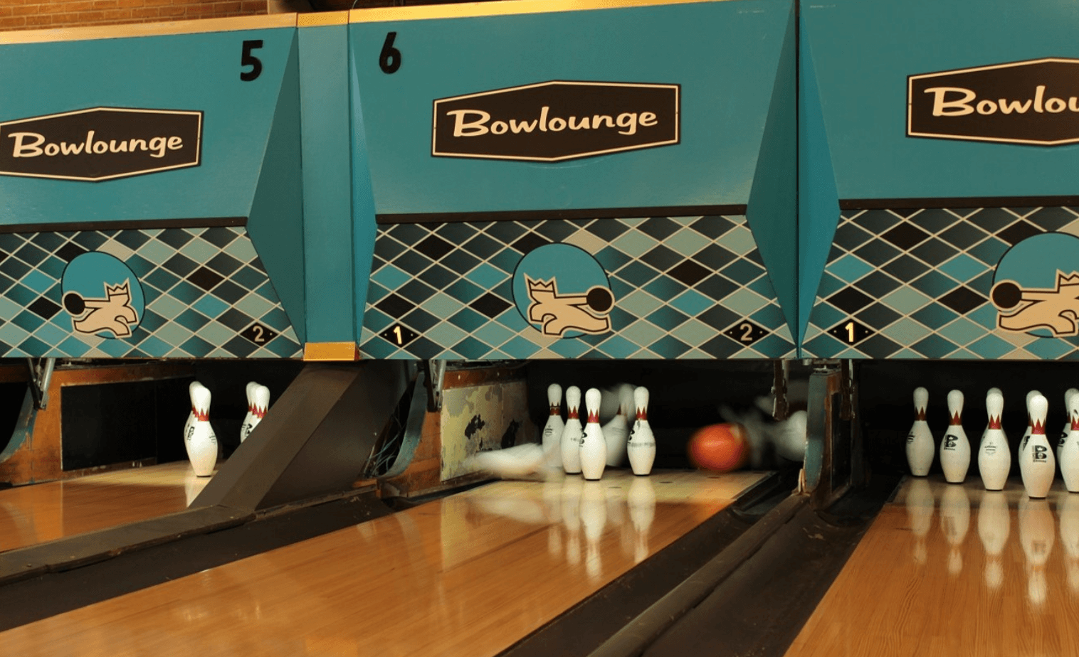 Bowling and billiards at Bowlounge