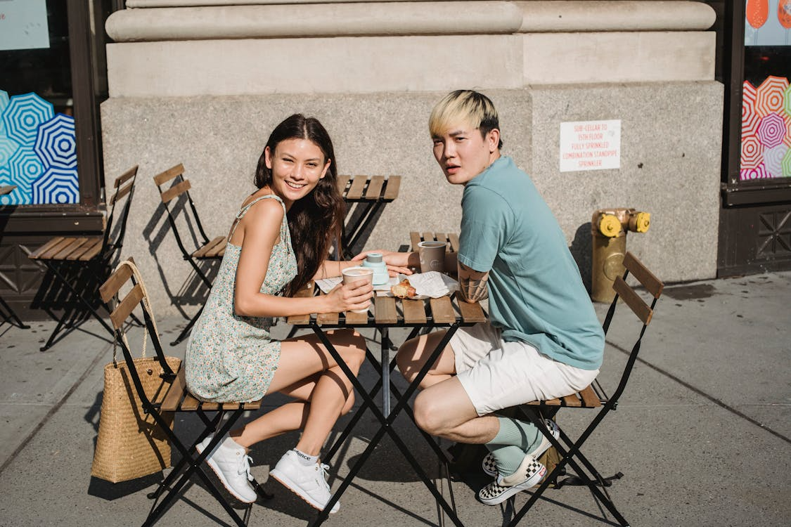 {{https://mixerdates.com/?ch=mixerblog}}couple going on a second date