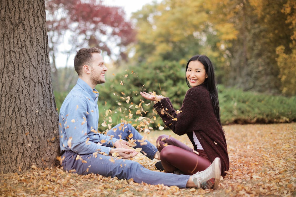 {{https://mixerdates.com/?ch=mixerblog}}interracial couple having fun in a park