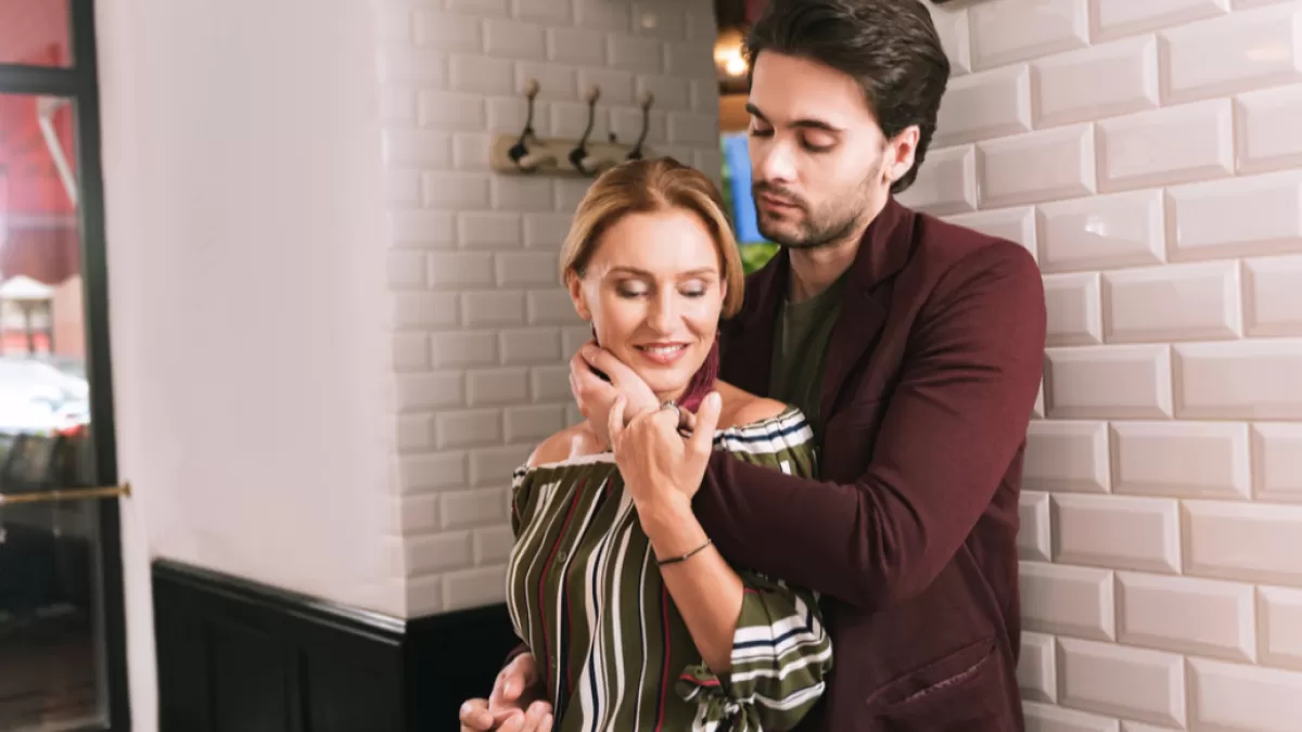 {{https://mixerdates.com/?ch=mixerblog}}dating younger men