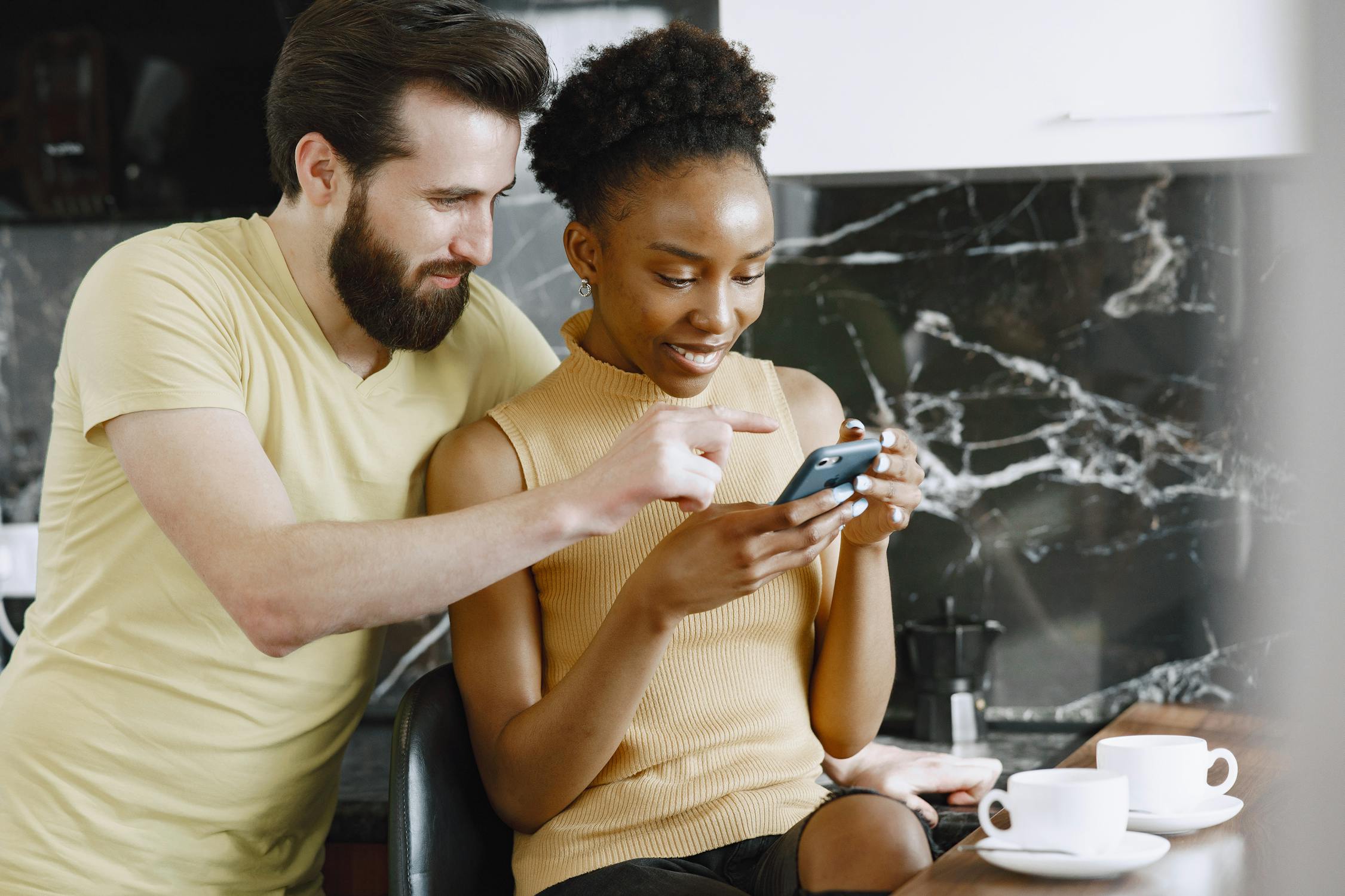 {{https://mixerdates.com/?ch=mixerblog}}happy couple who met through dating app